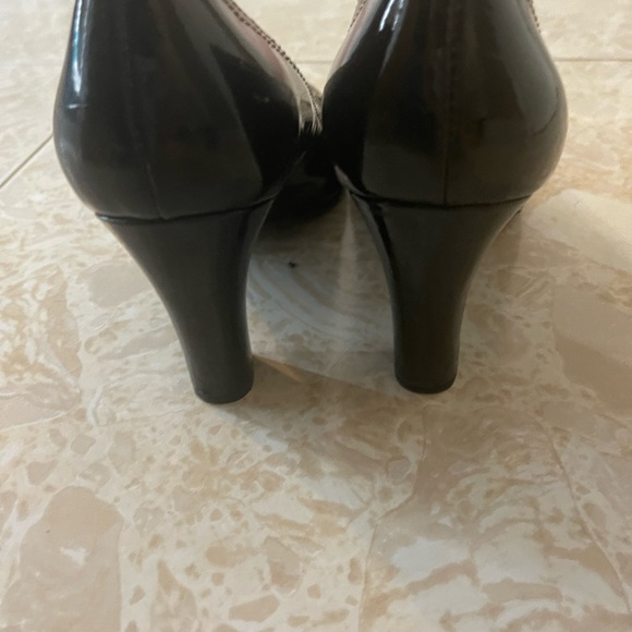 Liz, Claiborne shoes - Picture 3 of 5